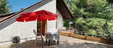 屋外ダイニングエリア