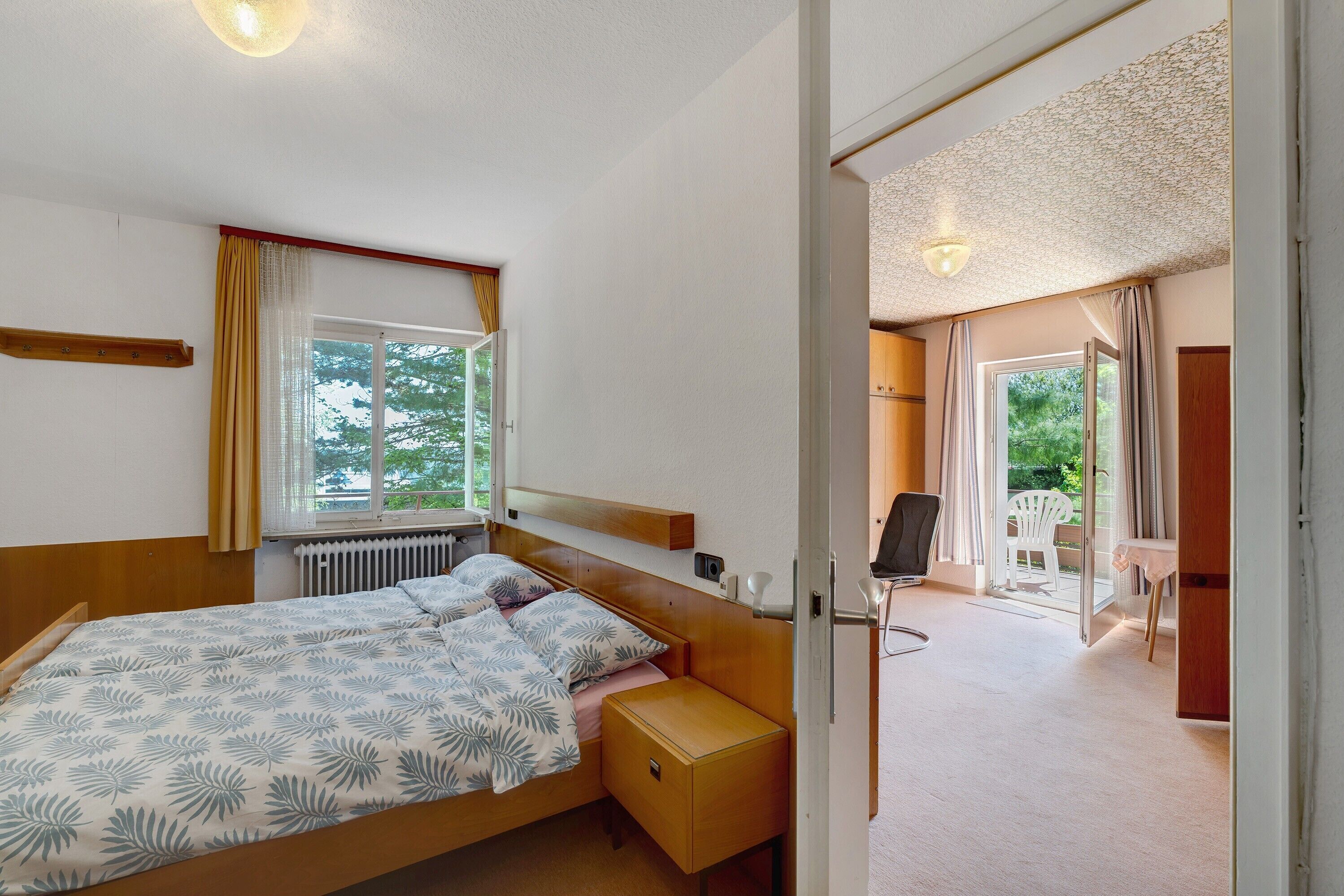 1 bedroom, bed sheets