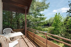 Outdoor dining - Holiday Apartment 'No. 7' with Mountain View and Balcony; additional dogs upon request (Bad Wildbad)