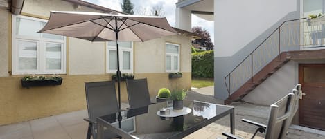 屋外ダイニングエリア