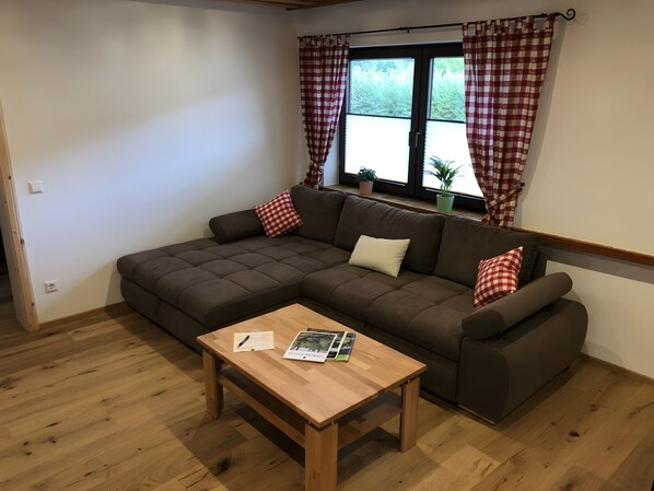 TV - Apartment 'Lappach' with Garden and Wi-Fi (Enzklösterle)