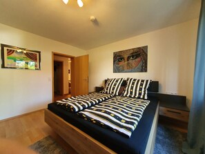 2 Schlafzimmer, Bügeleisen/Bügelbrett, kostenloses WLAN, Bettwäsche