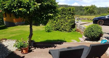 Apartment 'Auszeit Am Wildkatzenpfad' with Mountain View, Private Terrace and Wi-Fi