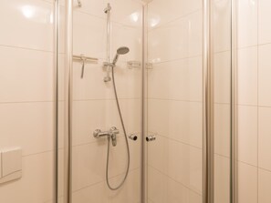 Dusche, Haartrockner, HandtĂŒcher