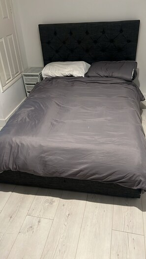 1 chambre, bureau, fer et planche à repasser, Wi-Fi