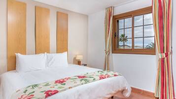 2 bedrooms, in-room safe, iron/ironing board, free WiFi