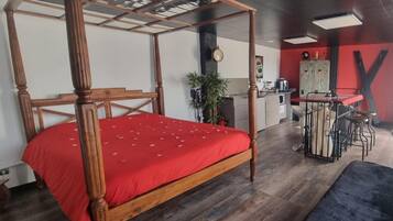 1 bedroom, free WiFi, bed sheets