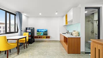 Studio, City View | Private kitchen
