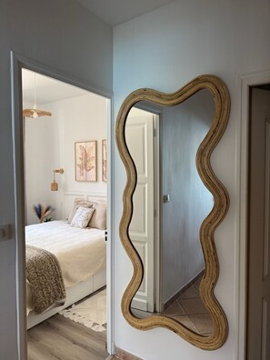 2 bedrooms, iron/ironing board, WiFi