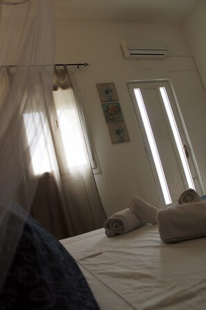1 bedroom, WiFi, bed sheets - ALONI STUDIO (Azogiras)