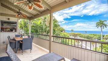 Luxury Apartment, Ocean View, Garden Area | Lanai