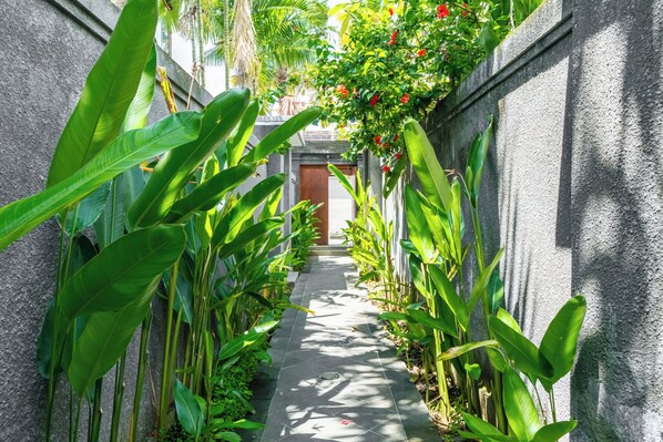 Property grounds - 3BR Private Pool & Garden Seminyak Legian (Bali)