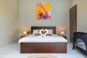 3 habitaciones, caja de seguridad en la habitación y escritorio 