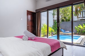 3 bedrooms, in-room safe, desk, travel cot