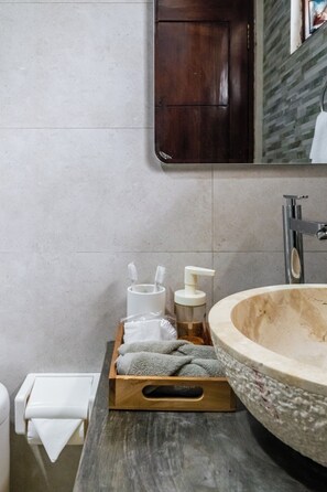 Shower, hair dryer, bidet, towels - 3BR Private Pool & Garden Seminyak Legian (Bali)