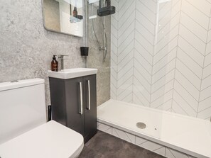 Cottage | Bathroom
