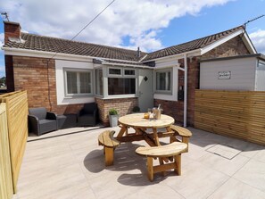 Cottage | Outdoor dining - North Sands (Chathill)