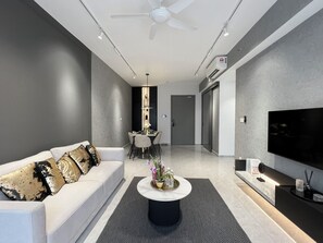 Two bedroom double bath double queen Suite | Living area - Agile Bukit Bintang TRX by QC(KLCC Pavilion) (Kuala Lumpur)