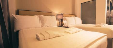 Chambre Familiale | 1 chambre, bureau, Wi-Fi gratuit, draps fournis