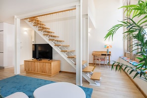 Comfort Duplex, 2 Bedrooms, Non Smoking | Living area