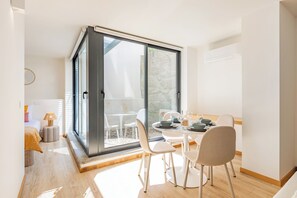 Departamento básico, 1 cama matrimonial y sofá cama, para no fumadores | Área de sala de estar