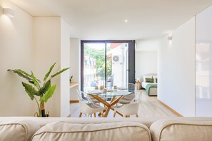 Departamento básico, 1 cama matrimonial y sofá cama, para no fumadores | Área de sala de estar