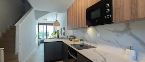Four Ă micro-ondes, un four, surface de cuisson, lave-vaisselle