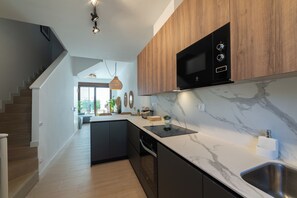 Mikrowelle, Ofen, Herdplatte, Geschirrspüler