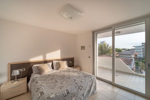 2 chambres, fer et planche à repasser, Wi-Fi, draps fournis