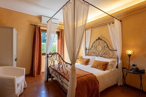 4 bedrooms, iron/ironing board, free WiFi