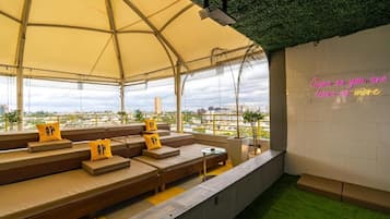 Coin salon dans le hall