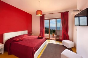 4 bedrooms, iron/ironing board, travel cot, free WiFi