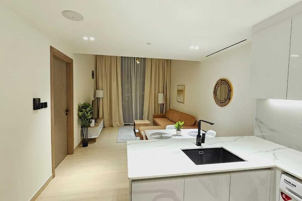 OYO HOME 1404 Premium 1bed Apt At Jvc Be