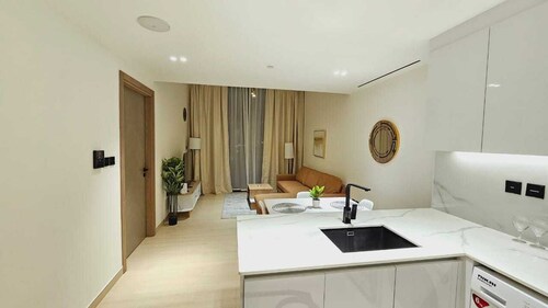 OYO HOME 1404 Premium 1bed Apt At Jvc Be