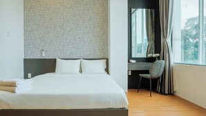 Premier Double Room, City View | Desk, free WiFi - Ezity Central - Tao Dan Park (Ho Chi Minh City)