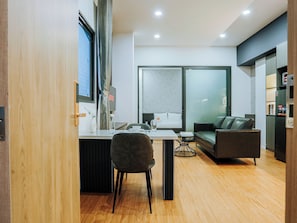 ห้องดีลักซ์ดับเบิล | โต๊ะทำงาน, Wi-Fi ฟรี