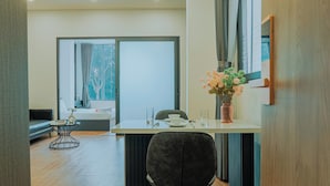 Premier Double Room, City View | Desk, free WiFi - Ezity Central - Tao Dan Park (Ho Chi Minh City)