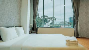 Quarto casal premier, vista para a cidade | Escrivaninha, Wi-Fi de cortesia