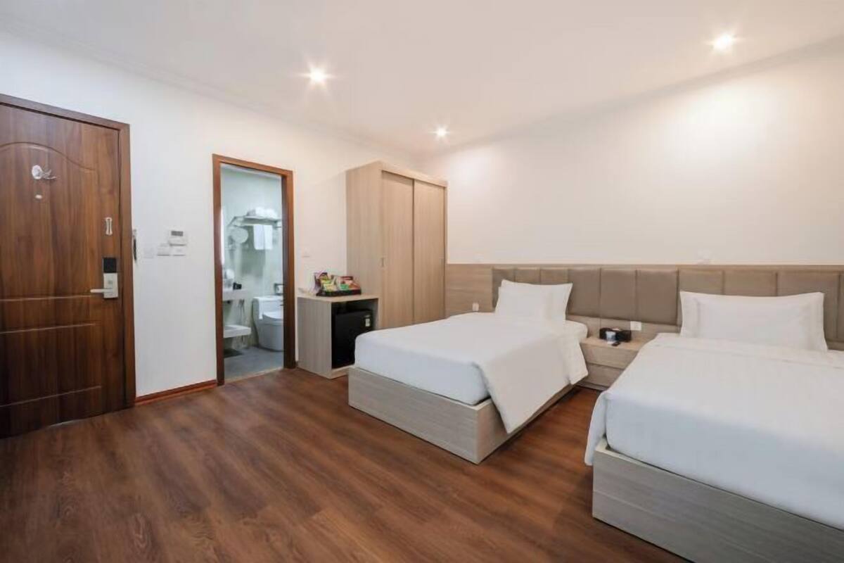 In-room safe, desk, laptop workspace, soundproofing