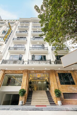 Vista frontal de la propiedad