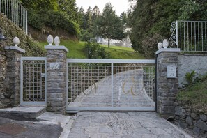 Exterior detail - My Rental Homes - Villa Alina with private pool and an amazing lake view (Baveno)