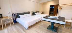 Exclusive Quadruple Room, 2 Queen Beds, Pets allowed, Park View