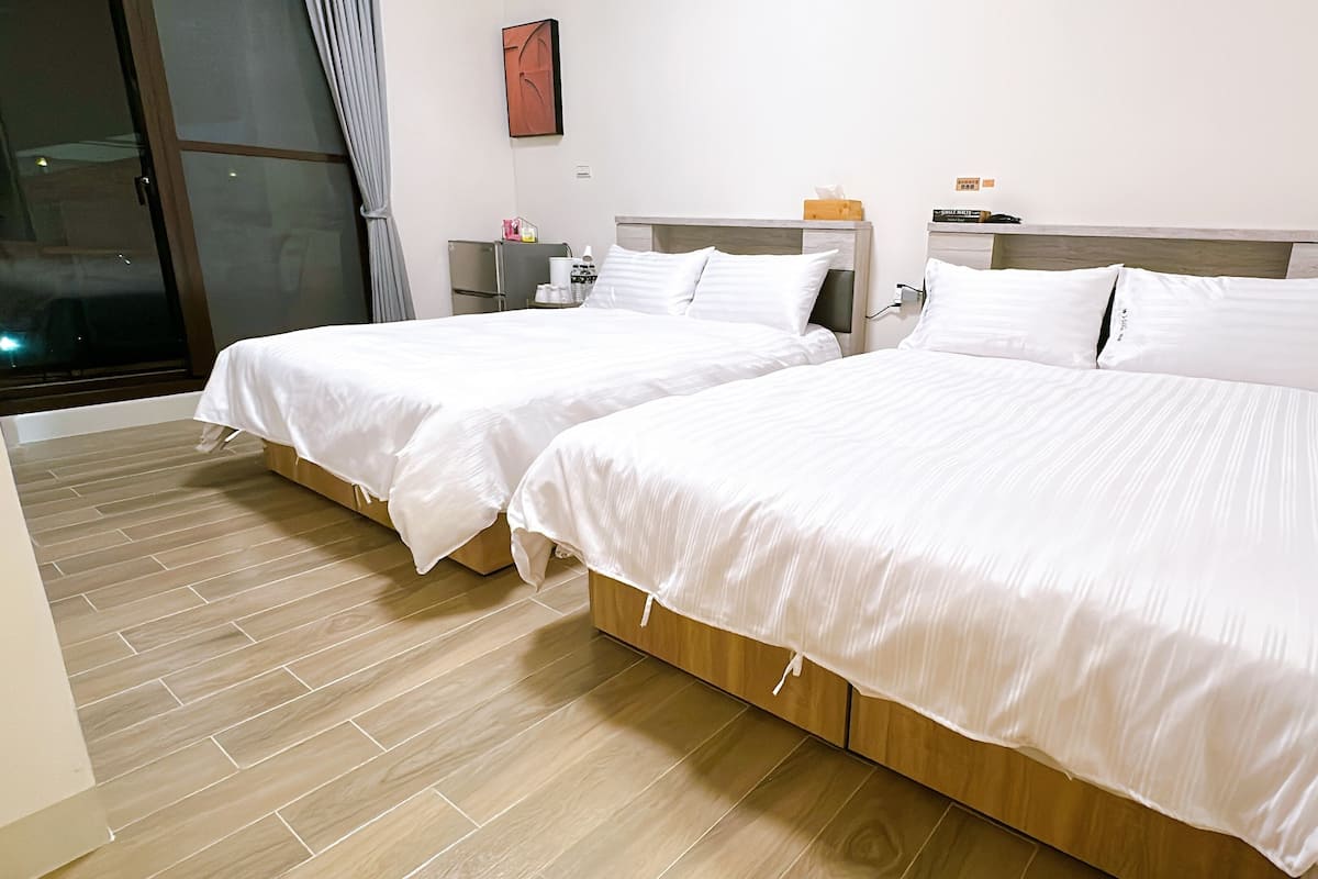 Chambre Quadruple Standard, 2 lits doubles, animaux de compagnie acceptés, vue parc