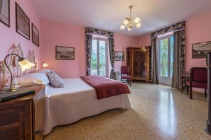 6 bedrooms, iron/ironing board, free WiFi