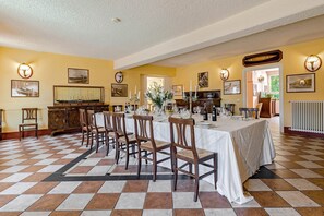 Dining - My Rental Homes - Villa Meridiana with direct access to a beach and private pool (Calozzo)