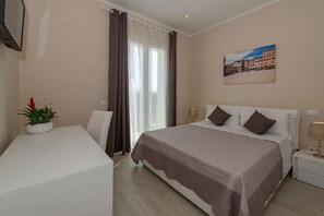 5 habitaciones, tabla de planchar con plancha y cuna de viaje 