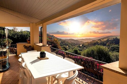Villa With Terrace Overlooking the Sea