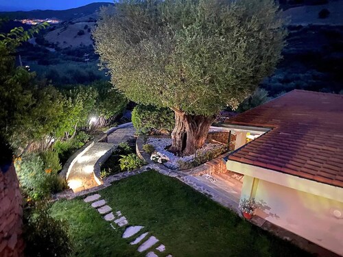 Villa With Terrace Overlooking the Sea