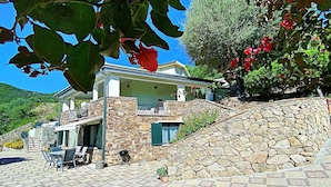 Unclassified image, 3 of 21, button - Villa With Terrace Overlooking the Sea (Budoni)