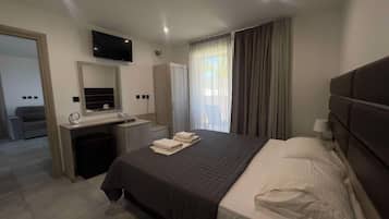 Suite Junior, balcon, vue partielle sur l'océan | Wi-Fi gratuit